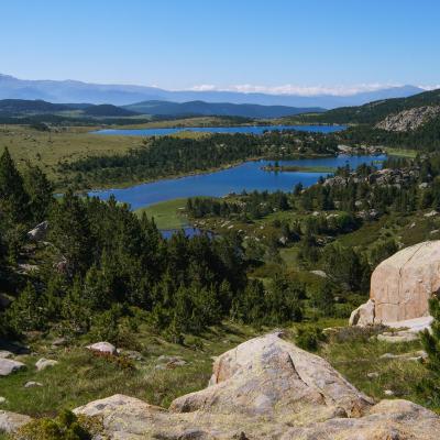 Estany Llong et Estany Llat - au fond Puigmal et la Molina