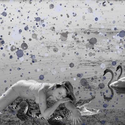 Madame Lacoste se repose en bord de fleuve