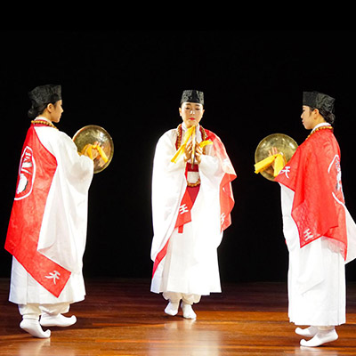 Cie SHIN - danse bouddhique du Rituel des Lanternes - Yeondeung Bara Chum - nov 2021
