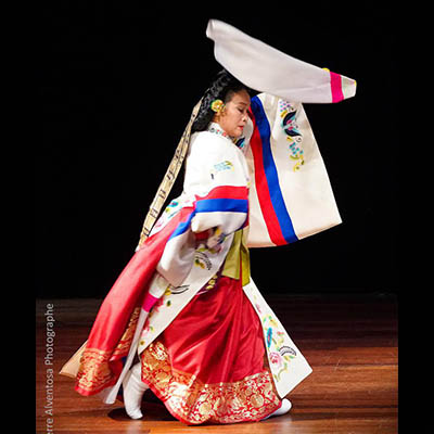 SHIN Eun-ju - Danse de cour pour la Paix Part I - Thaepyeongmu 태평무