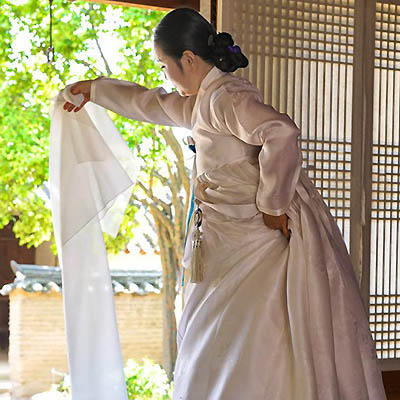 이선경 Lee Sun-Kyoung Danse chamanique Salpurichum  Daegu (Corée du sud)