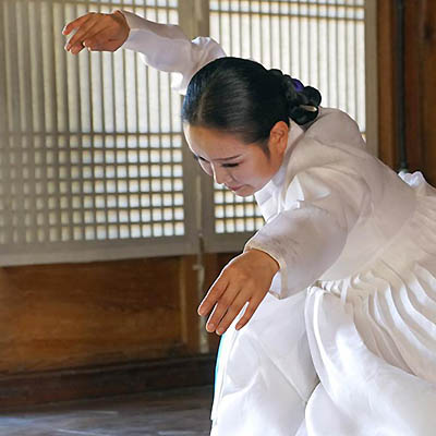 이선경 Lee Sun-Kyoung Danse chamanique Salpurichum Daegu (Corée du sud)