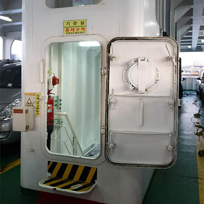 Entrée de la salle des machines