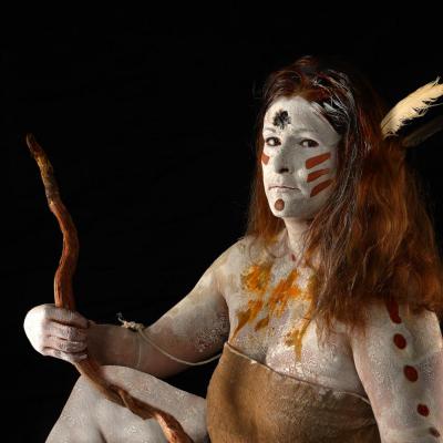 Anastasia - Painting éthnique par Pierre Alventosa - Argiles bio, épices et charbon végétal